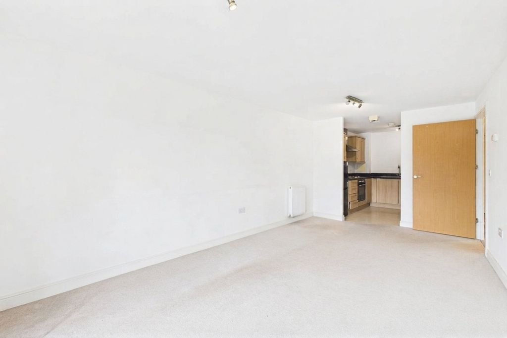 Property photo 3 of 8 Picture No. 16