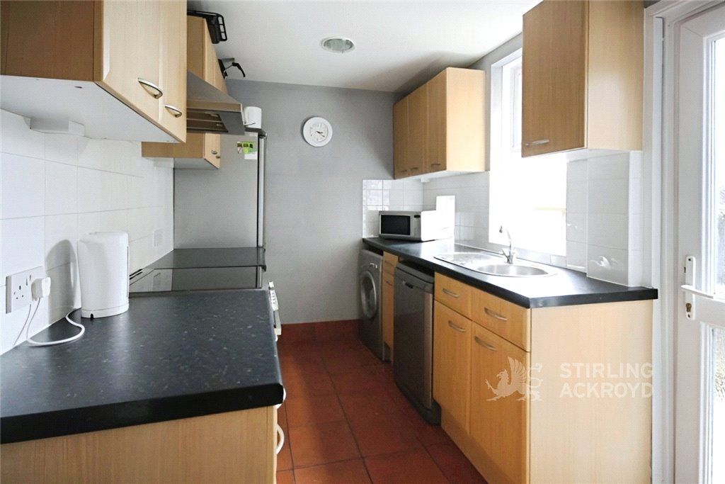 Property photo 3 of 7 Kitchen