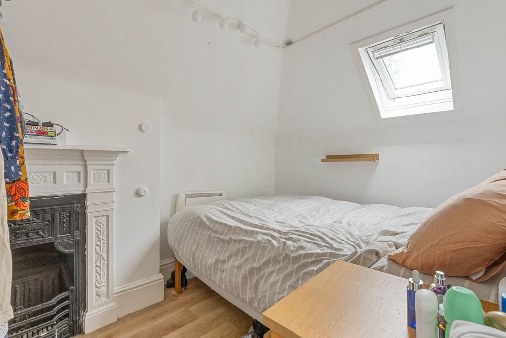 Property photo 3 of 9 10, 8A Harold Road, Se19 - 6