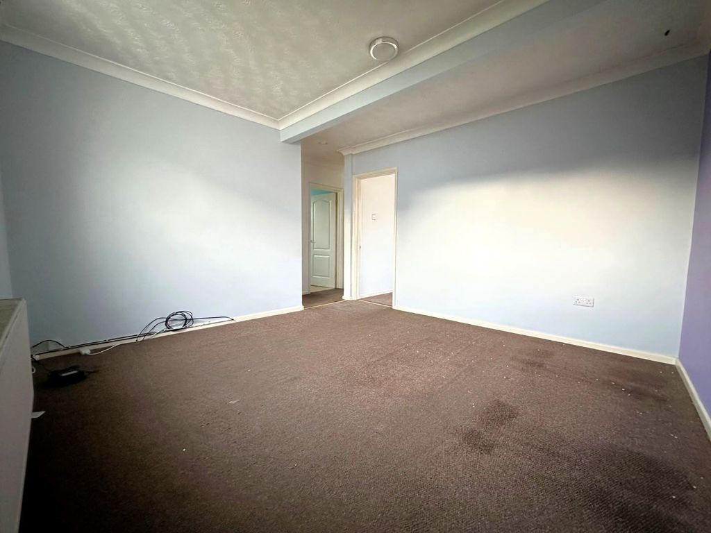 Property photo 1 of 8 Lounge.Jpg