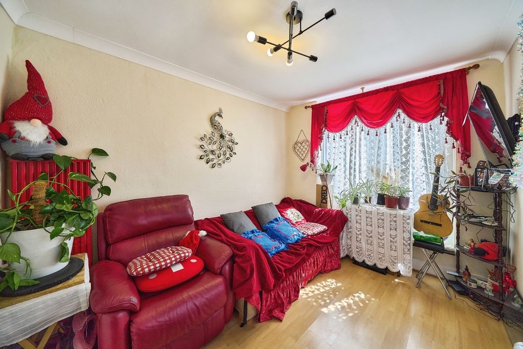 Property photo 3 of 11 Pbox-Img.Jpg