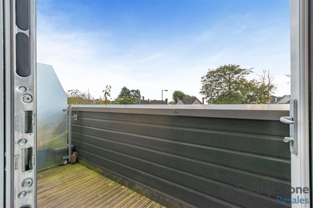 Property photo 3 of 41 8666852-Interior07.Jpg