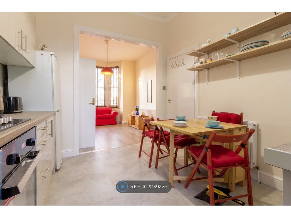 Property photo 1 of 10 Kitchen