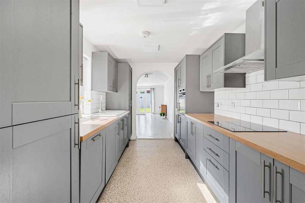 Property photo 2 of 32 Kitchen