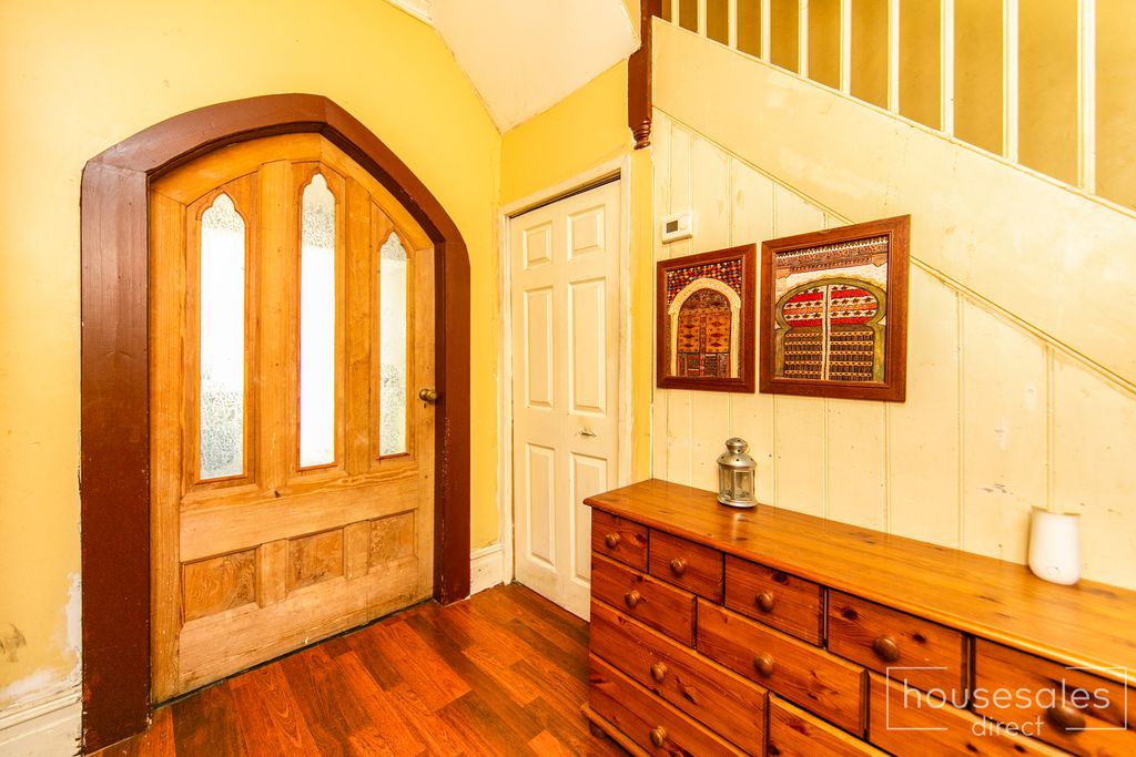 Property photo 2 of 20