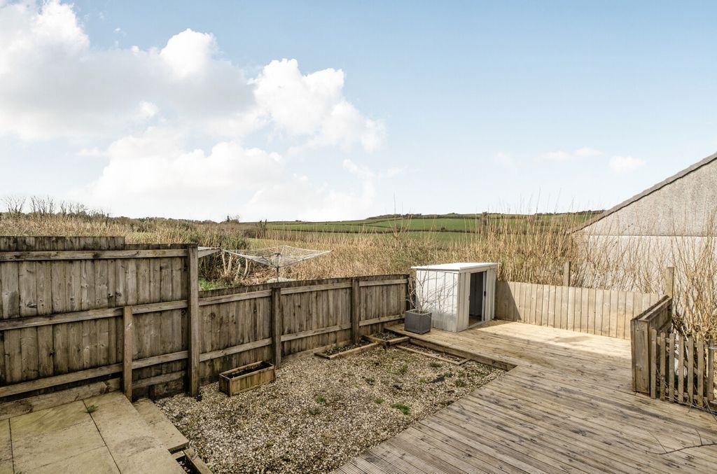 Property photo 2 of 12 1424717-16-69Ab0c...