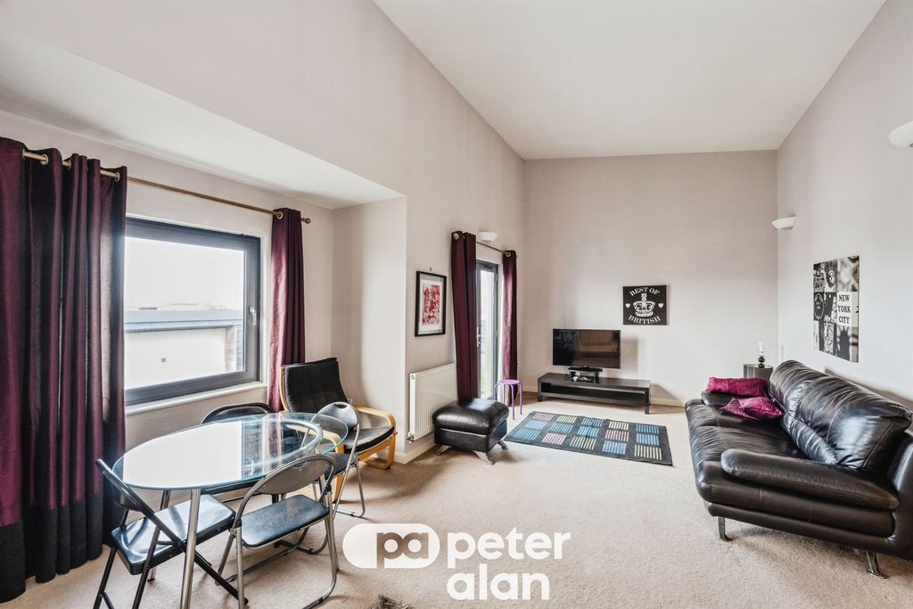 Property photo 3 of 12