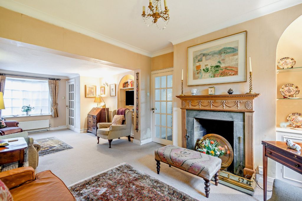 Property photo 3 of 17 Sitting Room