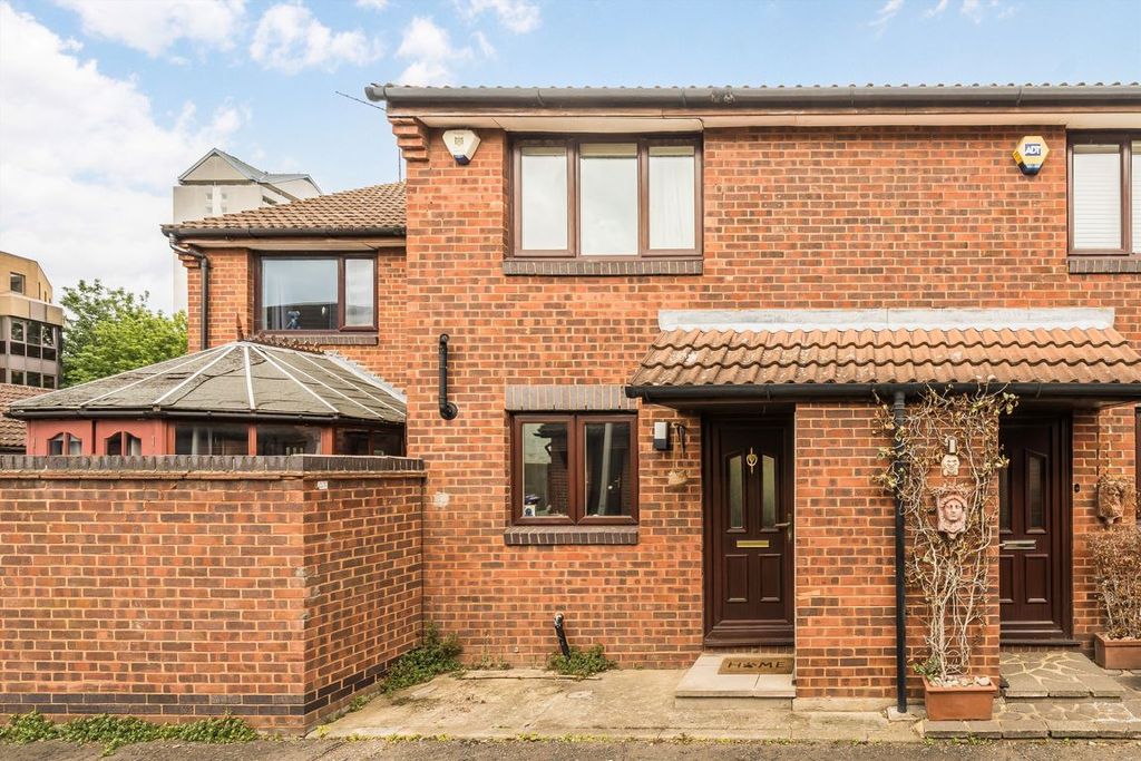 Property photo 1 of 3