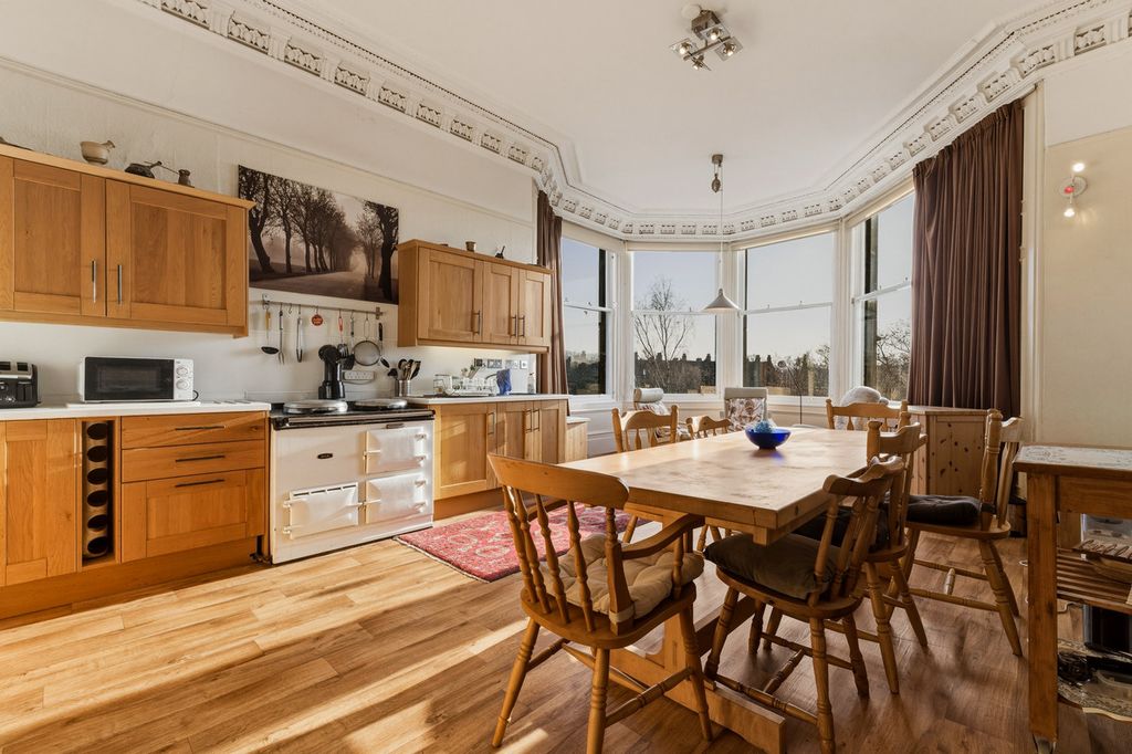 Property photo 2 of 43