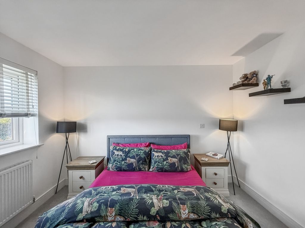 Property photo 3 of 12 Image00025