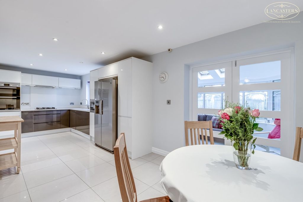 Property photo 2 of 21 Open Plan Kitchen Dining Room