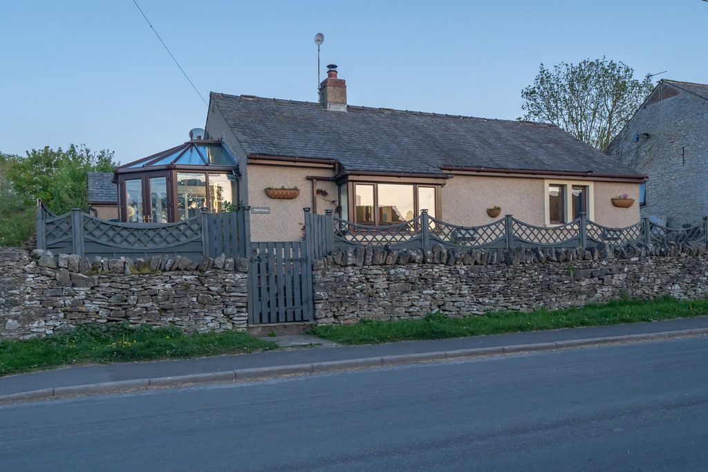 Property photo 1 of 43