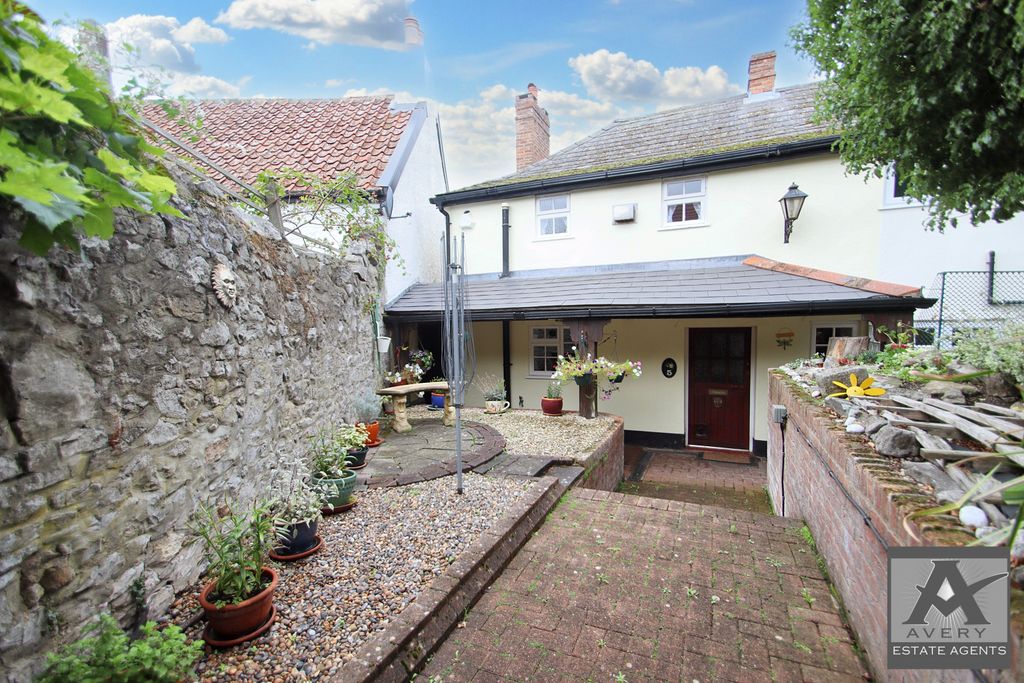 Property photo 1 of 12 1 Bed Cottage