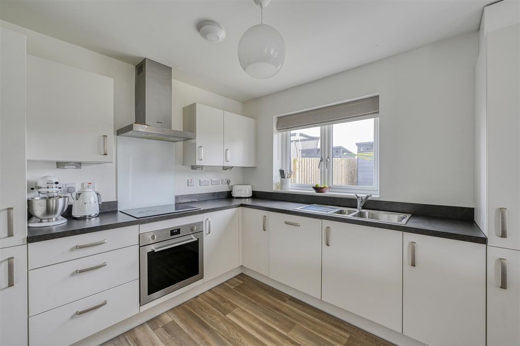 Property photo 3 of 12 Kitchen/Diner