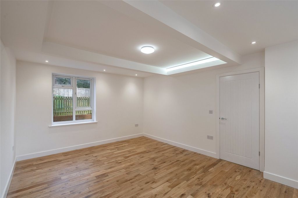 Property photo 3 of 28 Picture No. 04