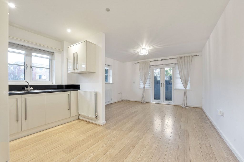 Property photo 2 of 16 Picture No. 18