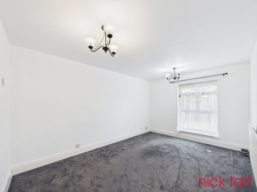 Property photo 3 of 9 Photo 9