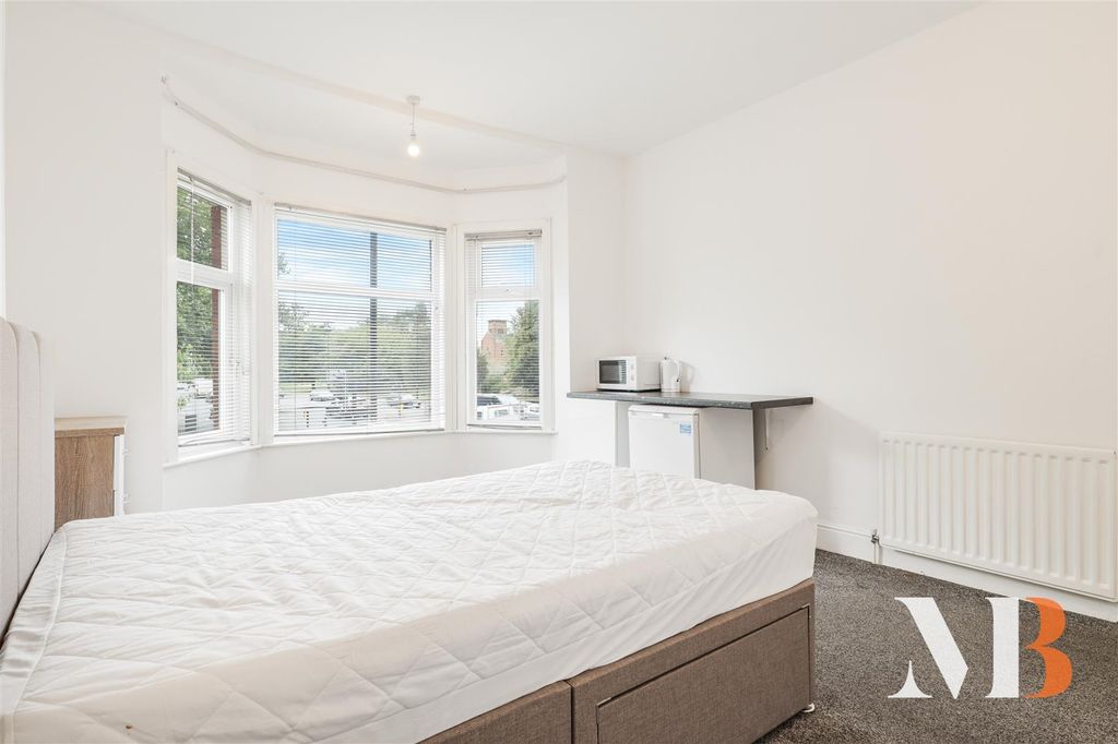 Property photo 3 of 22 Earlsdon-14 (1).Jpg