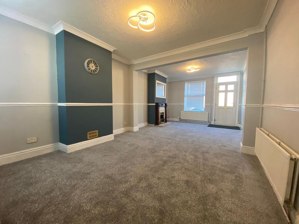 Property photo 2 of 6 Bedroom