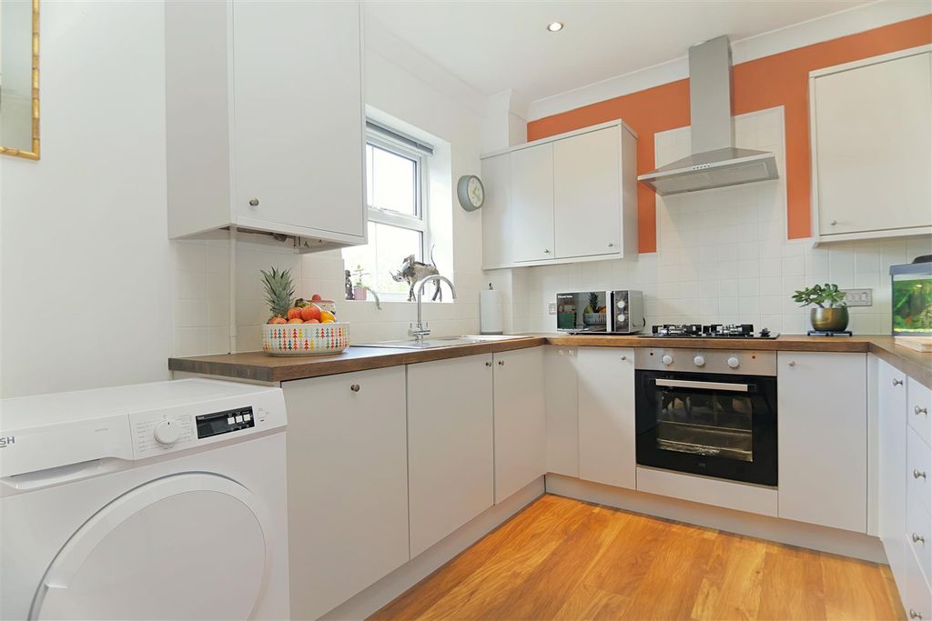 Property photo 3 of 17 Kitchen