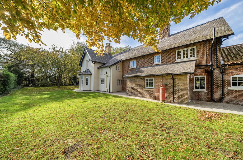 Property photo 2 of 20
