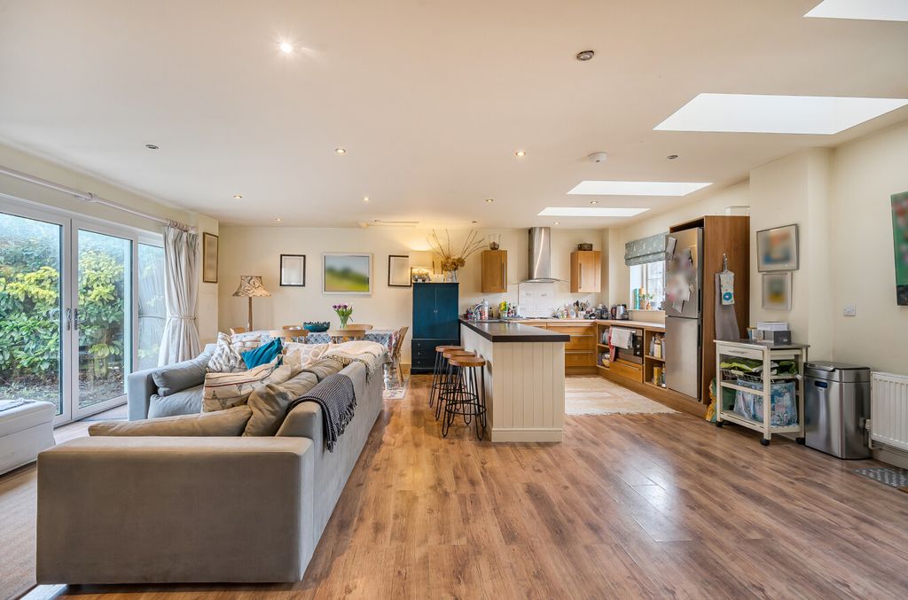 Property photo 2 of 12 14040399697B4F2A7F668