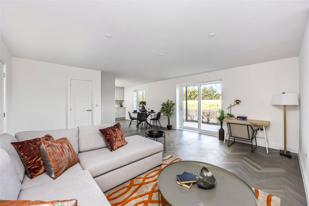 Property photo 2 of 9 Show Home