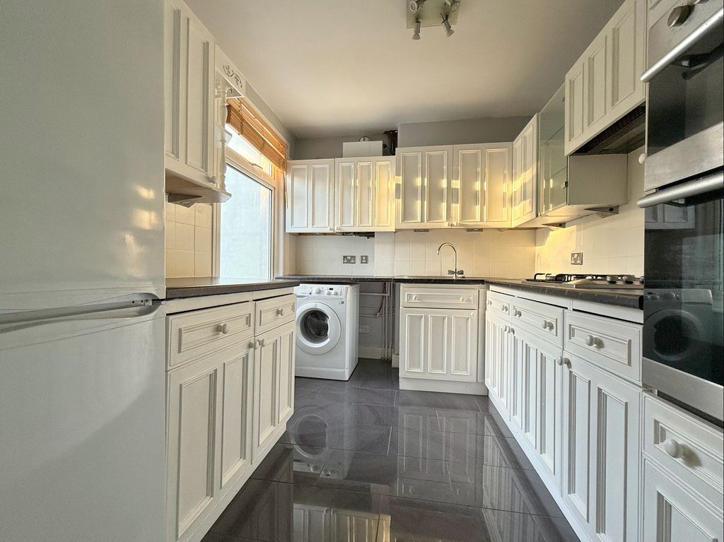 Property photo 2 of 10 Kitchen