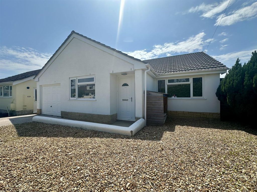 Property photo 1 of 11 Front