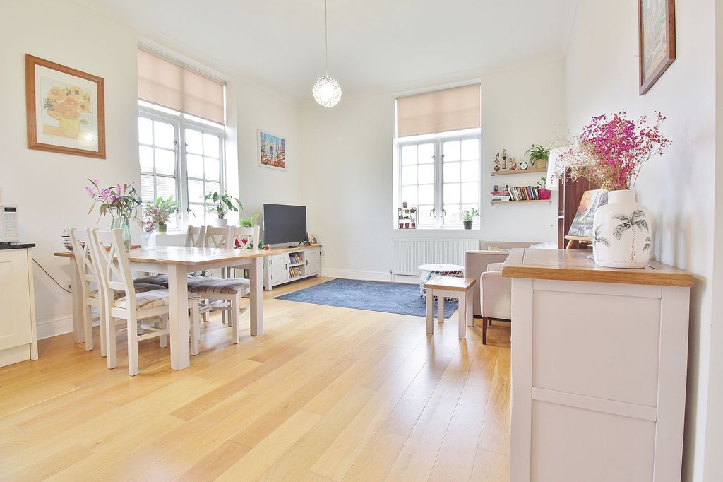 Property photo 3 of 11