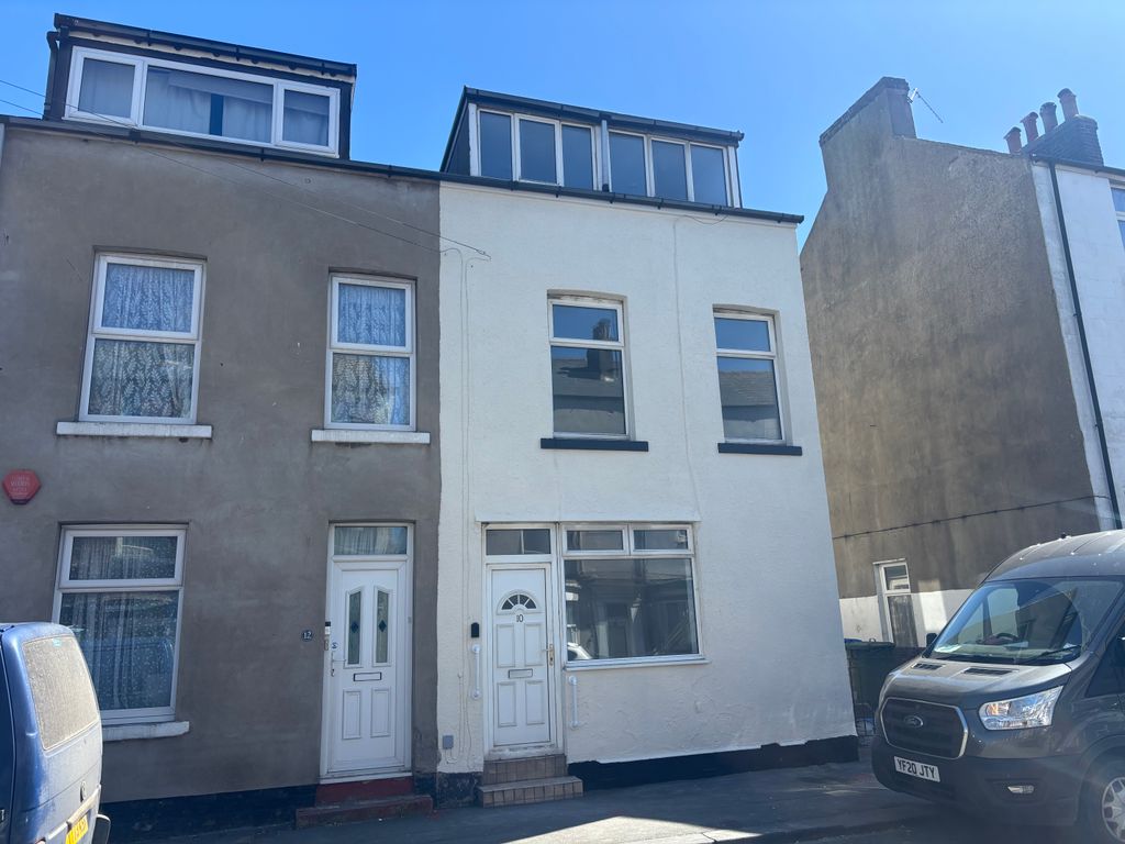 Property photo 1 of 11