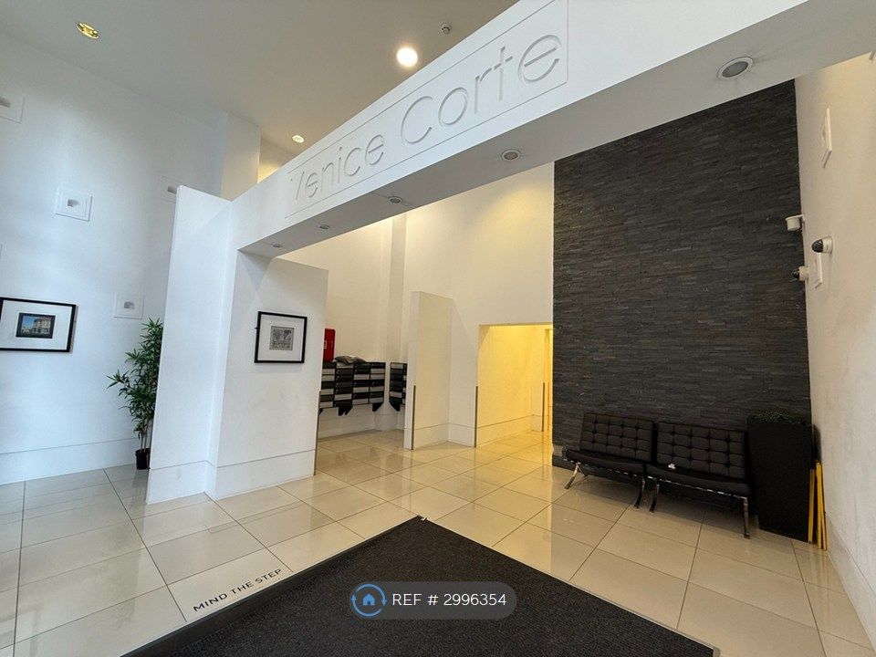 Property photo 2 of 12 Lobby Entrance