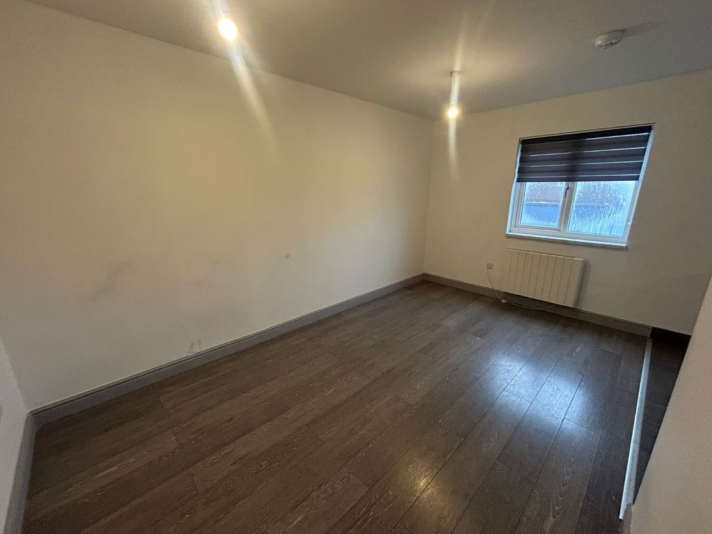 Property photo 2 of 7 Picture No. 11