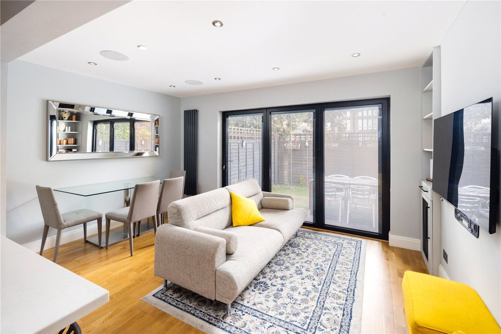 Property photo 1 of 14 Living Room