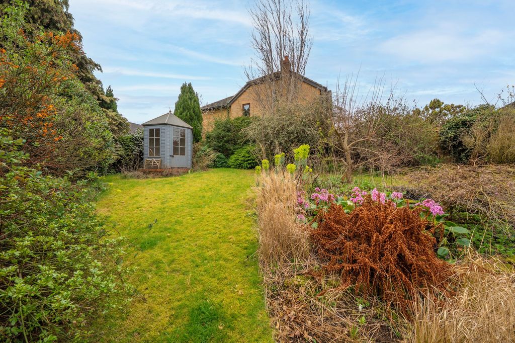 Property photo 3 of 34