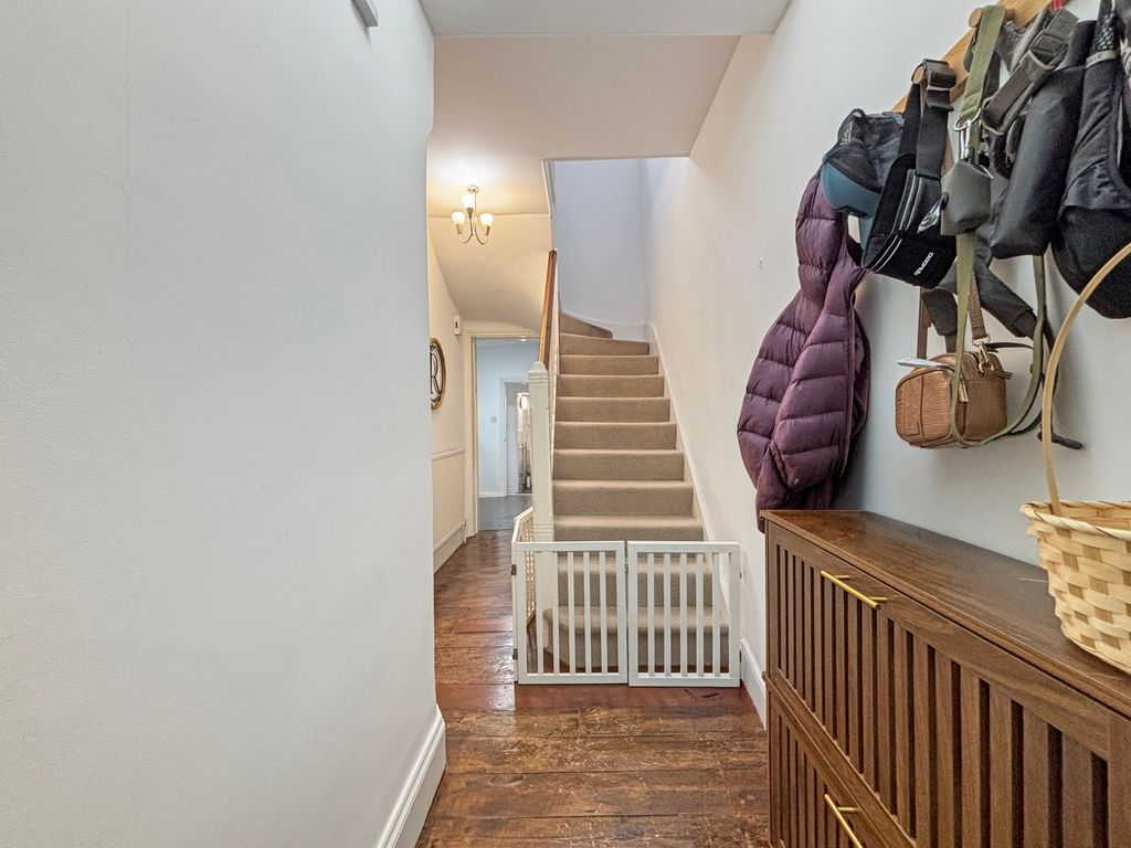 Property photo 3 of 16 Entrance Hallway