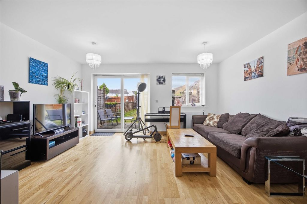 Property photo 2 of 11