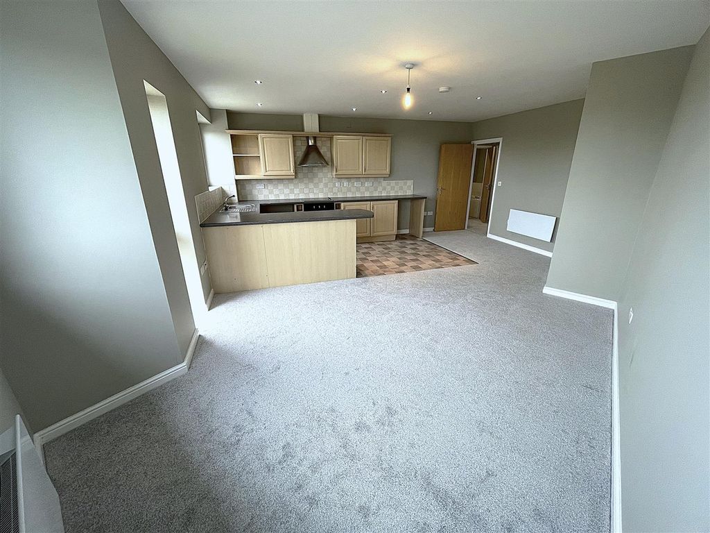 Property photo 2 of 16 Open Plan