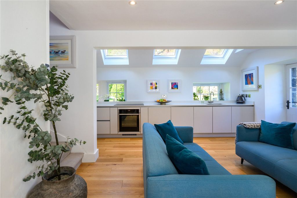 Property photo 2 of 26 Living Room/ Kitchen