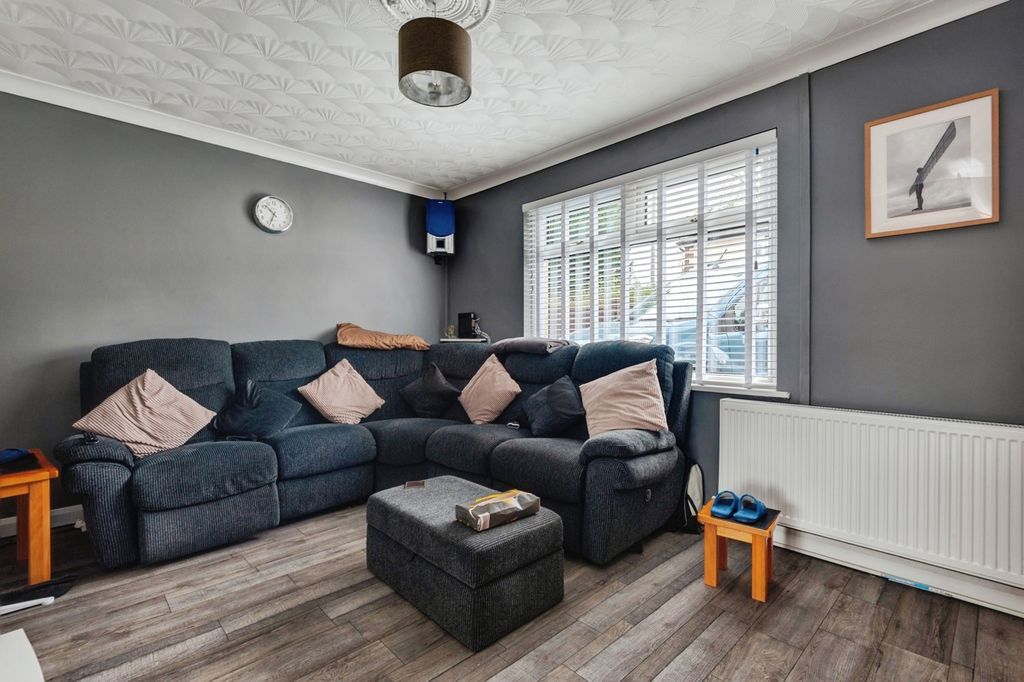 Property photo 3 of 18 Pbox-Img.Jpg