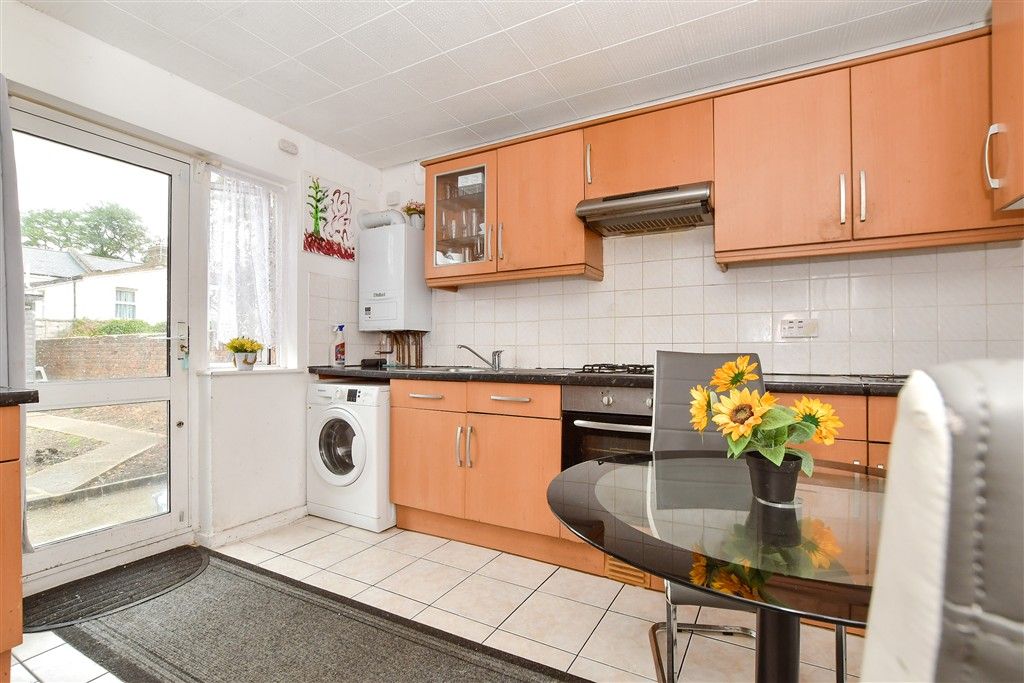 Property photo 2 of 7 Kitchen