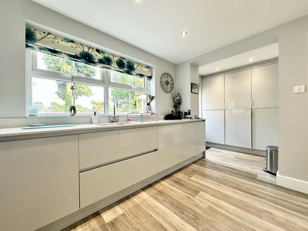 Property photo 2 of 17 Kitchen