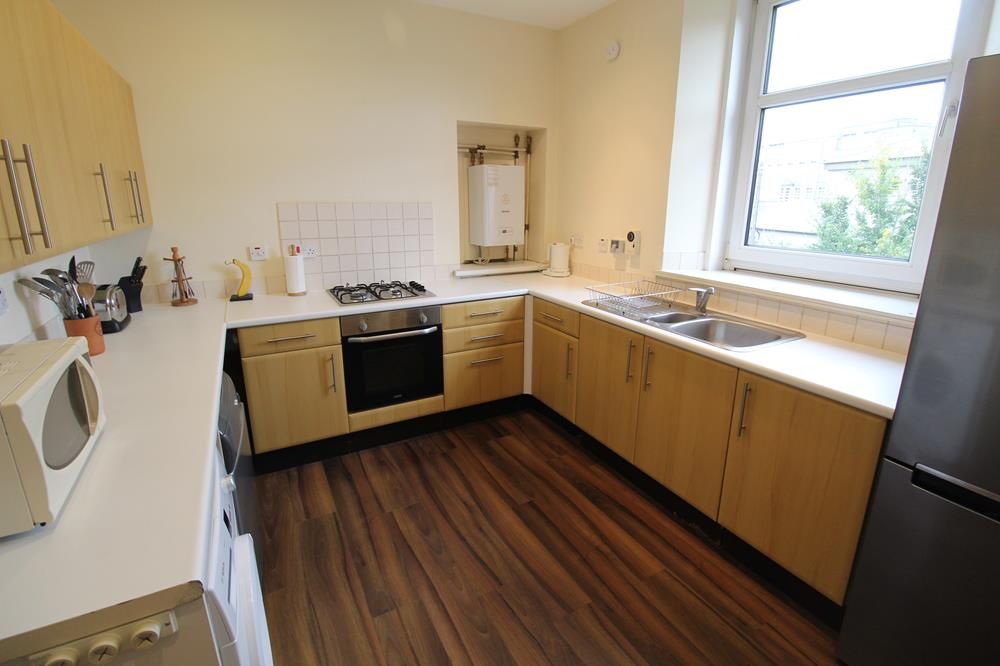 Property photo 3 of 9 Kitchen