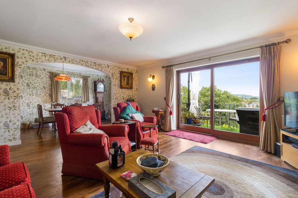 Property photo 2 of 19