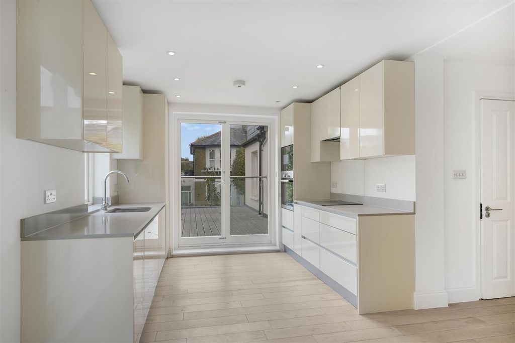 Property photo 3 of 16 Flat 3, 25 Brougham Road - Cxrefhlznv5Mw7R7Xdhj.Jp