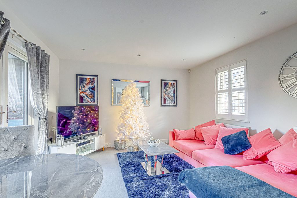 Property photo 2 of 19