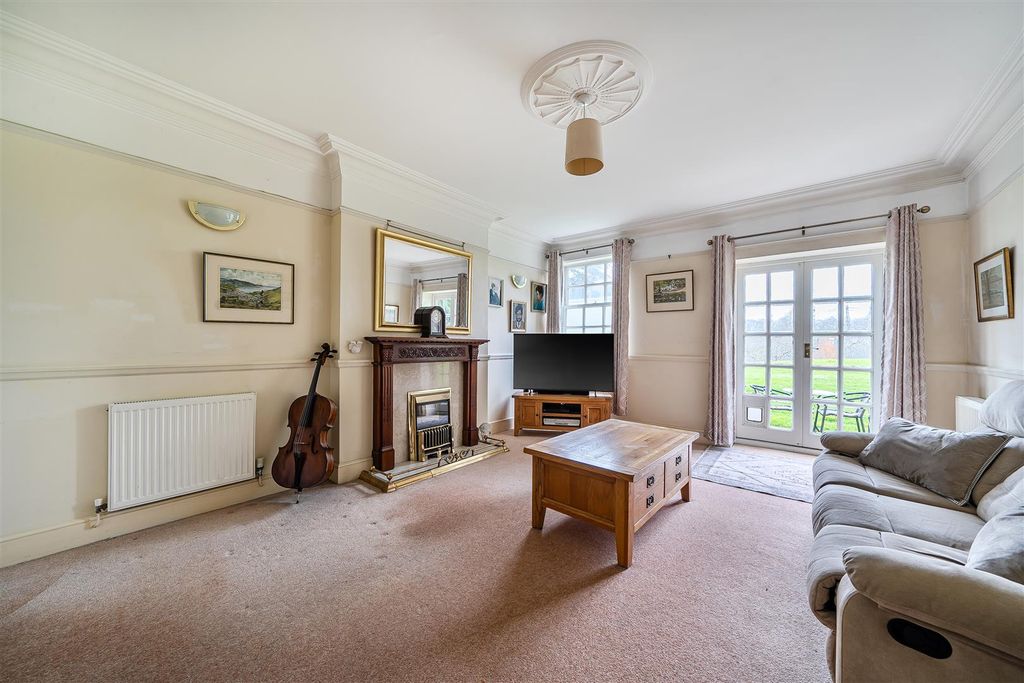 Property photo 2 of 19 Sitting Room