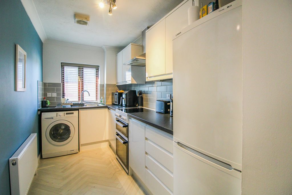 Property photo 3 of 11