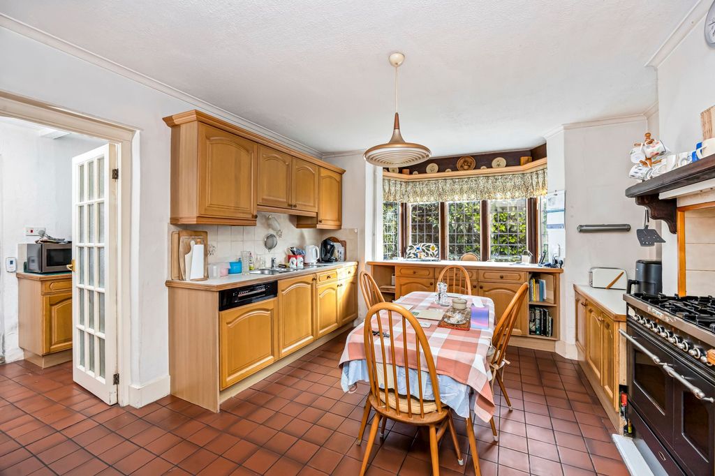 Property photo 2 of 32
